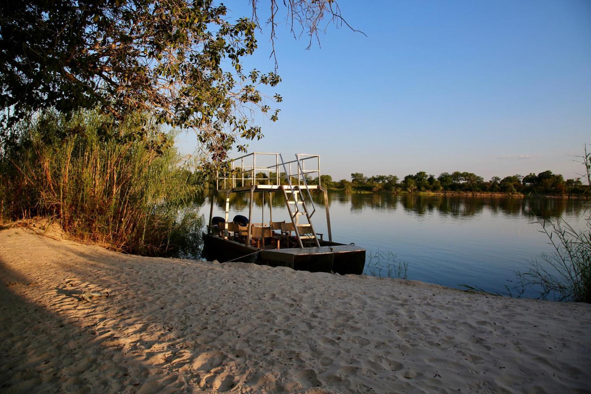 Zambezi Dusk Villa Ливингстън Екстериор снимка